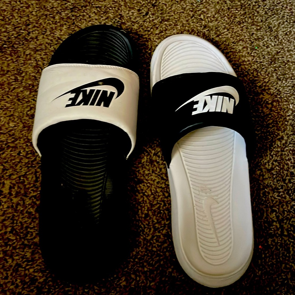Women’s slides size 9 great condition worn briefly